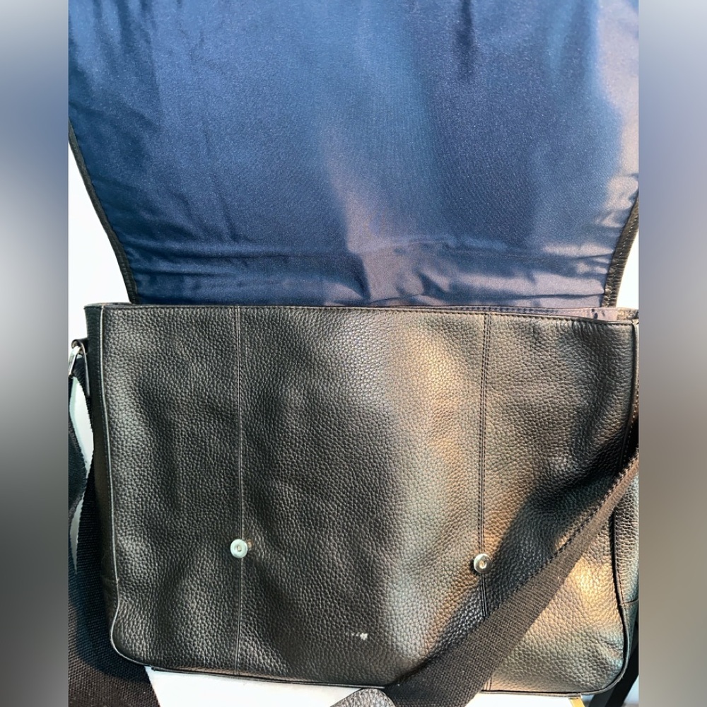 Cole Haan Men’s Black Leather Laptop\Messenger Bag with Adjustable Strap - Picture 3 of 11